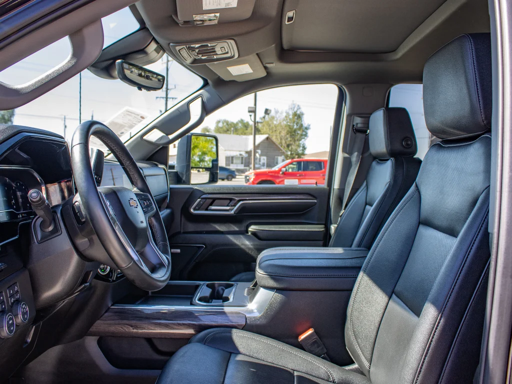 Used 2024 BLACK Chevrolet LTZ image 31