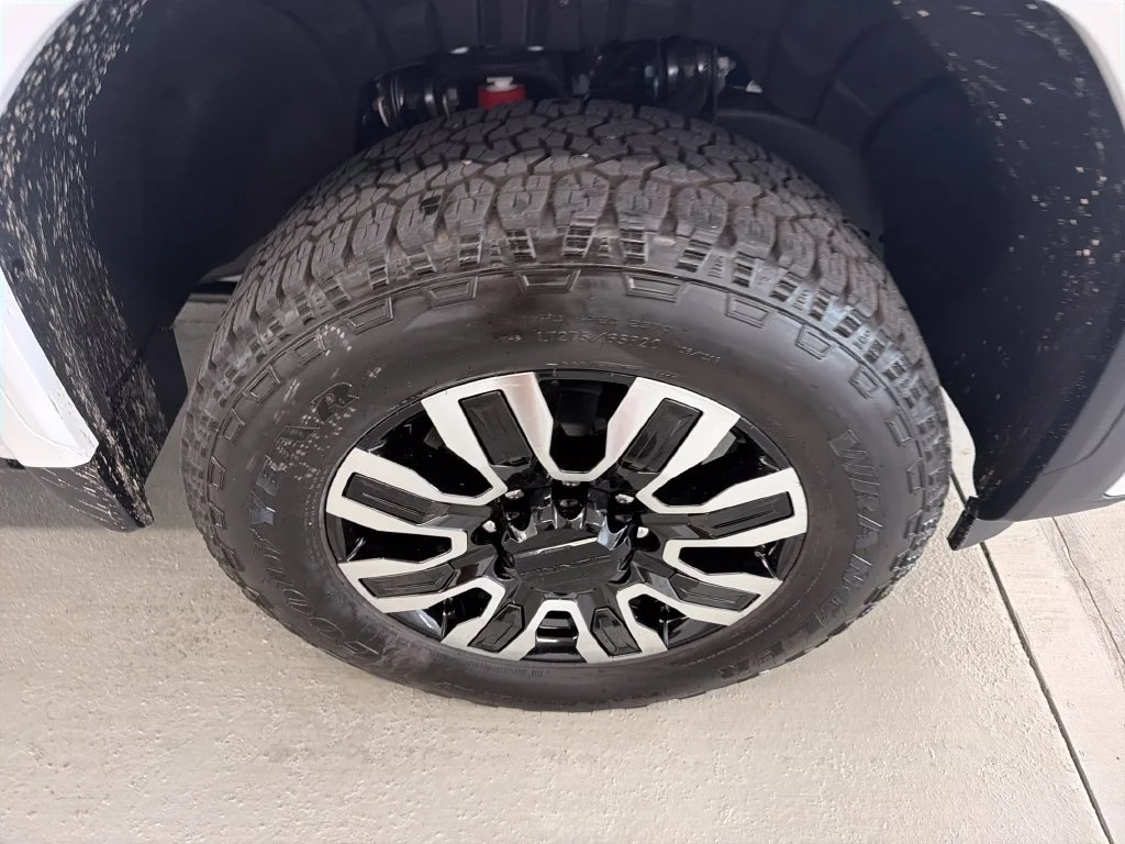 New 2026 Summit White GMC Denali Ultimate image 4