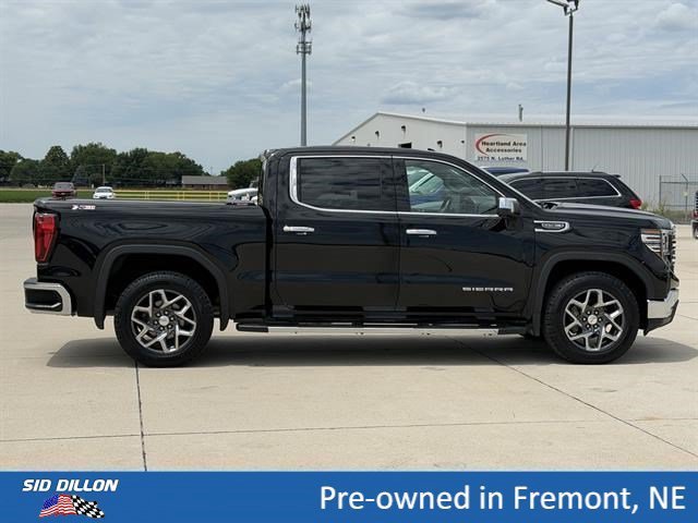 Used 2022 Onyx Black GMC SLT image 3