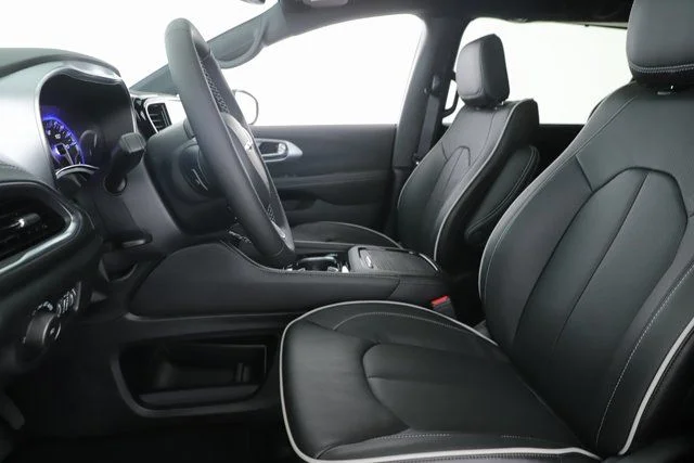 2026 Chrysler Pacifica Limited - Photo 16