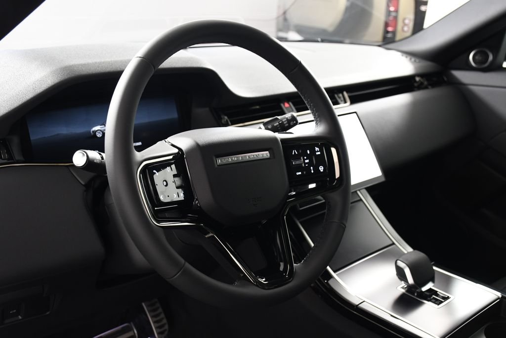 Certified Used 2026 Fuji White Land Rover Dynamic image 13