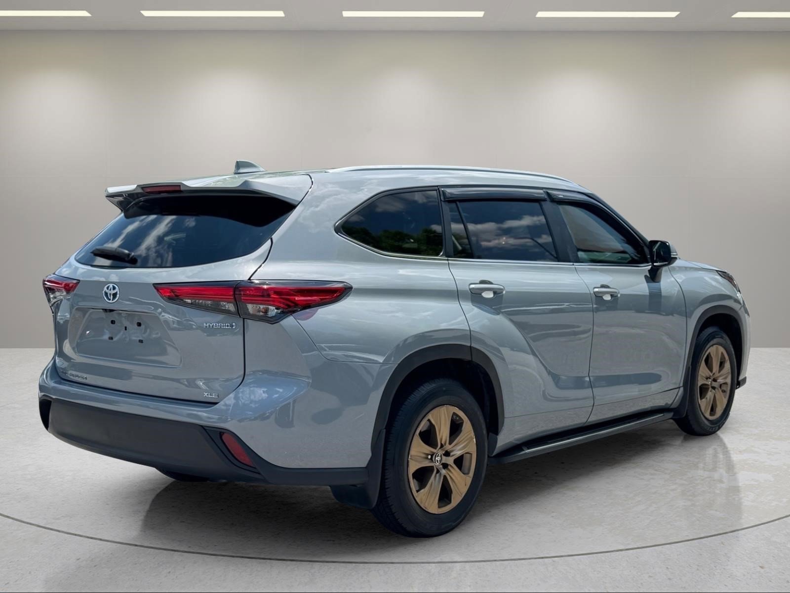 Used 2023 Gray Toyota Hybrid Bronze Edition image 5