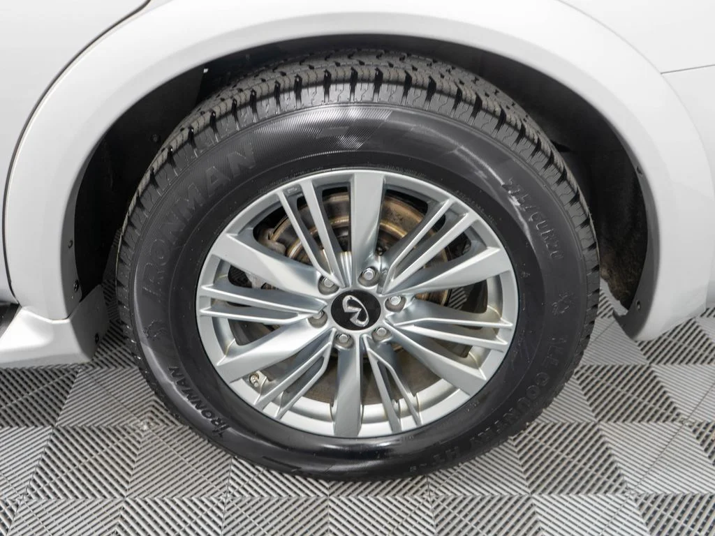 Used 2019 Silver INFINITI LUXE image 29