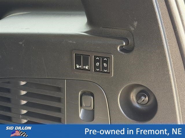 Used 2018 White Frost Tricoat GMC SLT image 6