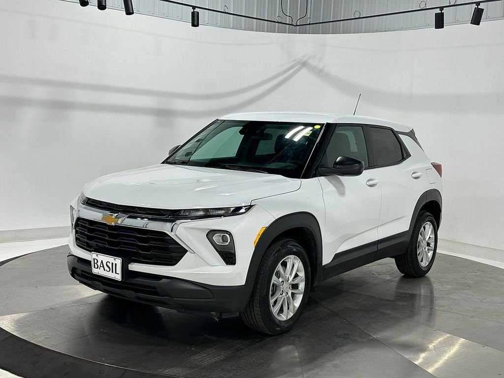 Used 2025 White Chevrolet LS image 8
