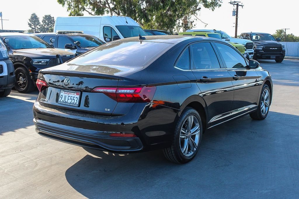 Used 2023 Deep Black Pearl Volkswagen 1.5T SE image 9