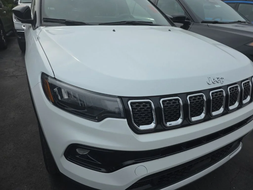 Used 2023 White Jeep Limited image 23