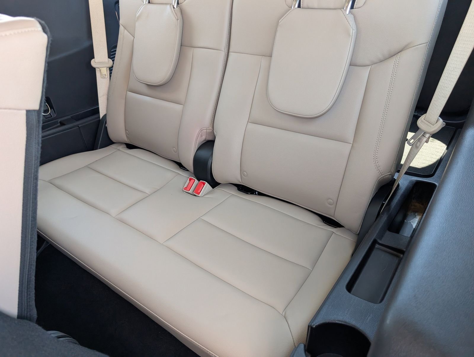Used 2021 White Metallic Ford Limited image 33