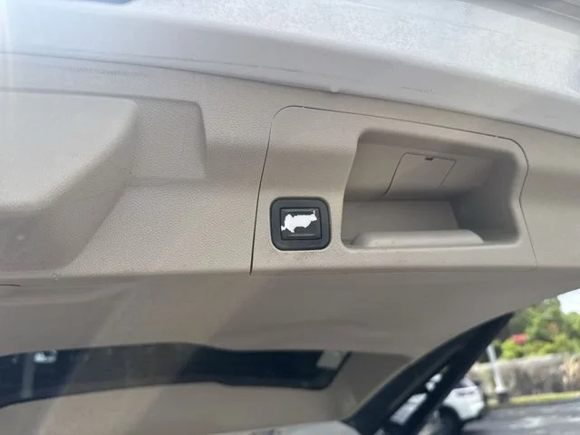 Used 2018 White GMC Denali image 14