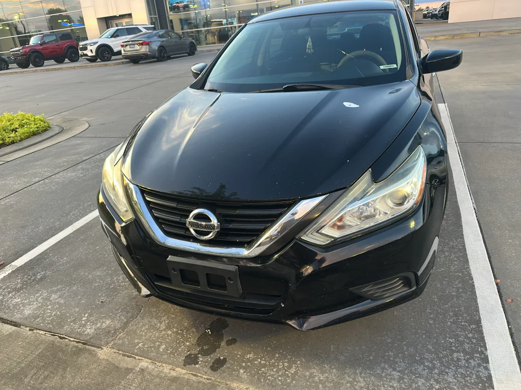Used 2017 Super Black Nissan 2.5 S image 2