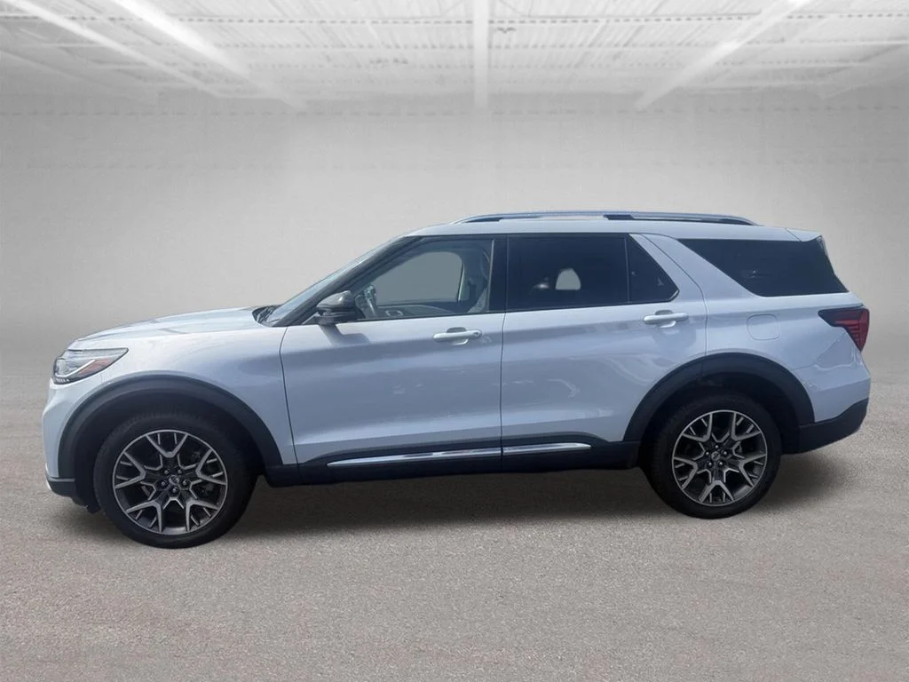 Used 2025 White Metallic Ford Platinum image 11