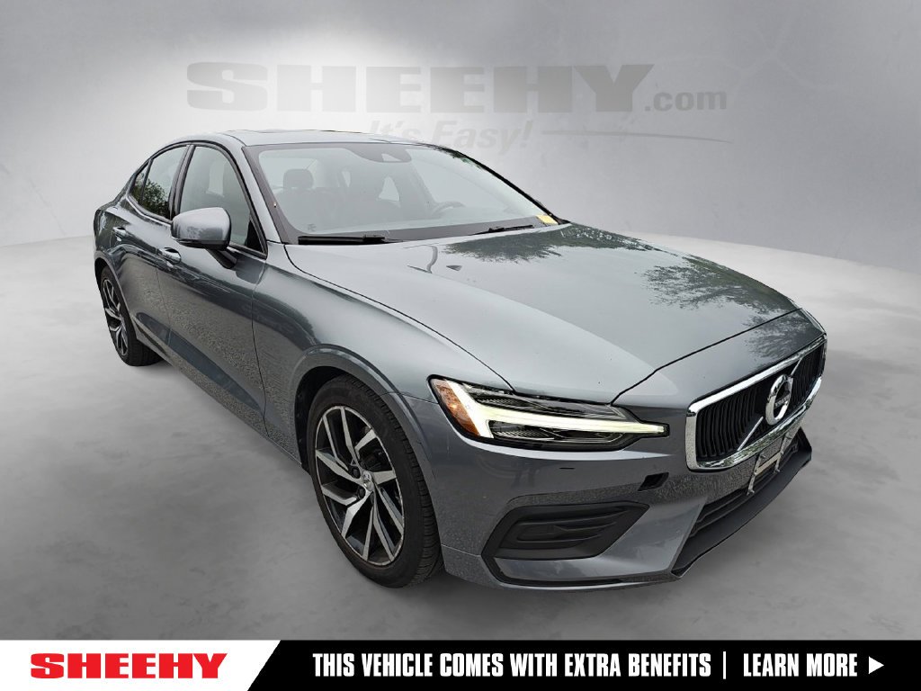 Used 2020 Gray Volvo T5 Momentum image 1