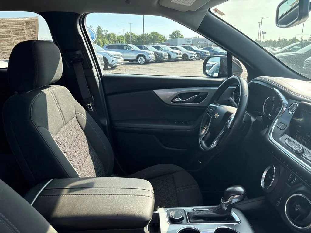 Used 2020 Midnight Blue Metallic Chevrolet LT image 34