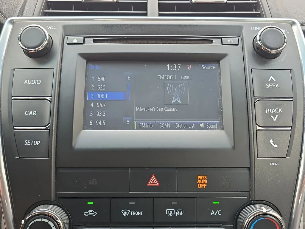 Used 2015 Gray Toyota LE image 27