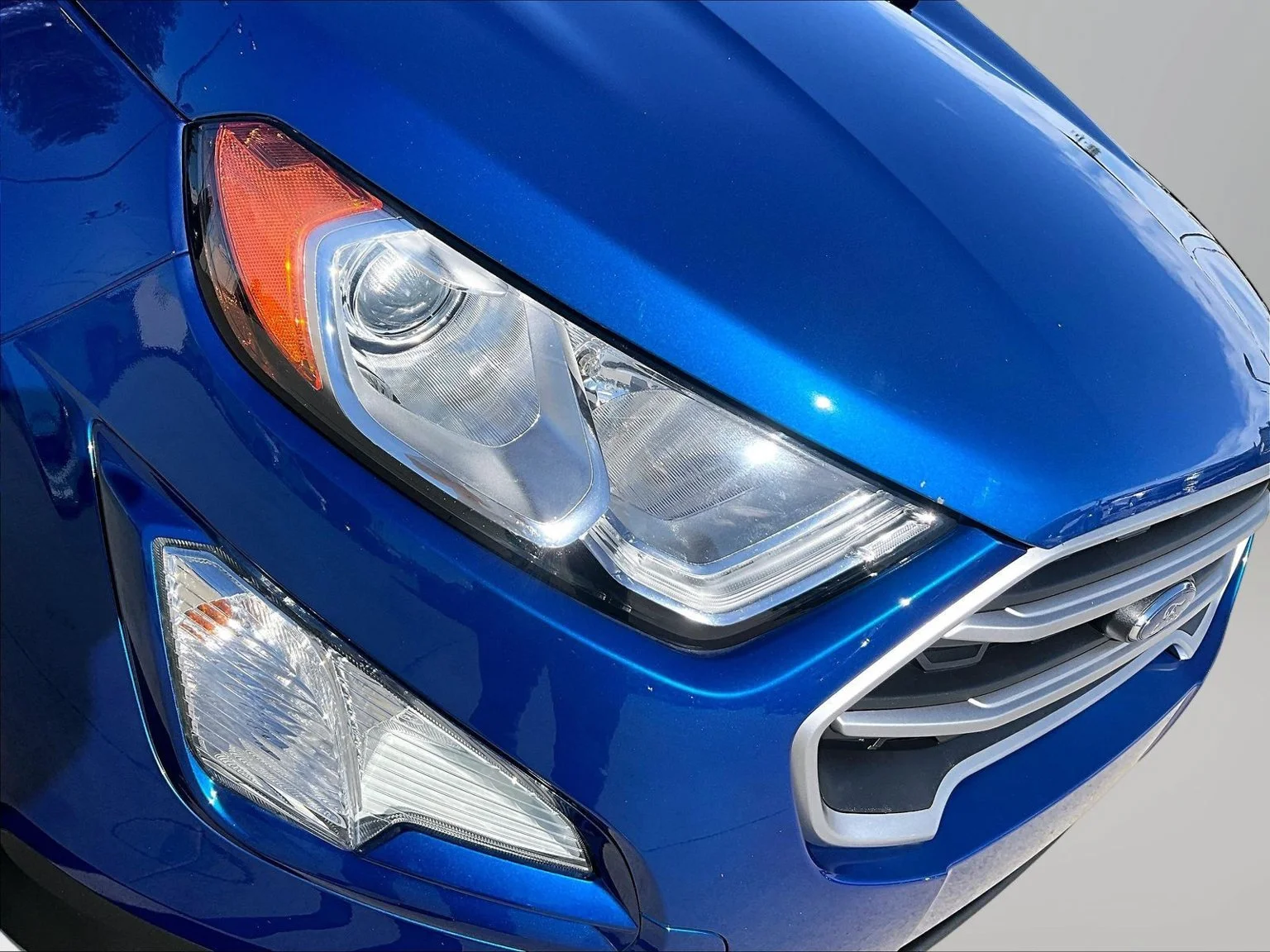 Used 2022 Blue Ford SE image 29