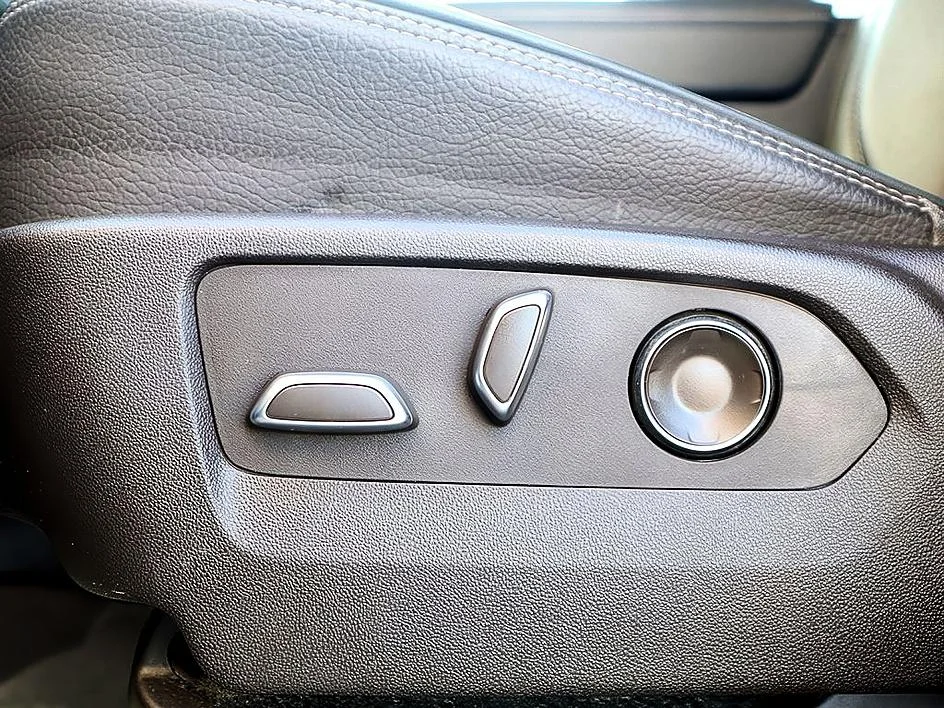Used 2023 Pearl Beige Metallic GMC Denali image 14