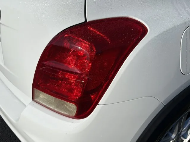 Used 2022 SUMMIT WHITE Chevrolet LS image 10