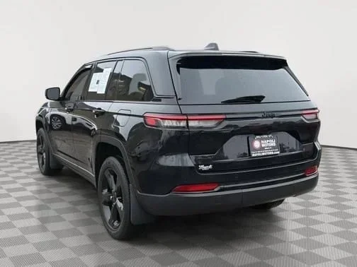 Used 2023 Diamond Black Jeep Altitude X image 5