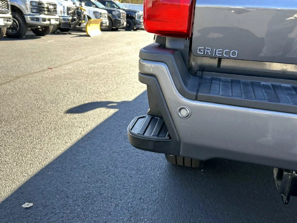 Used 2023 Gray Metallic Ford Lariat image 13