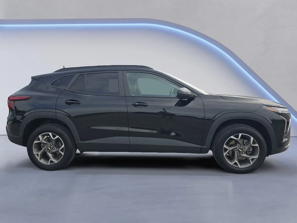 Used 2025 Mosaic Black Metallic Chevrolet LT image 7