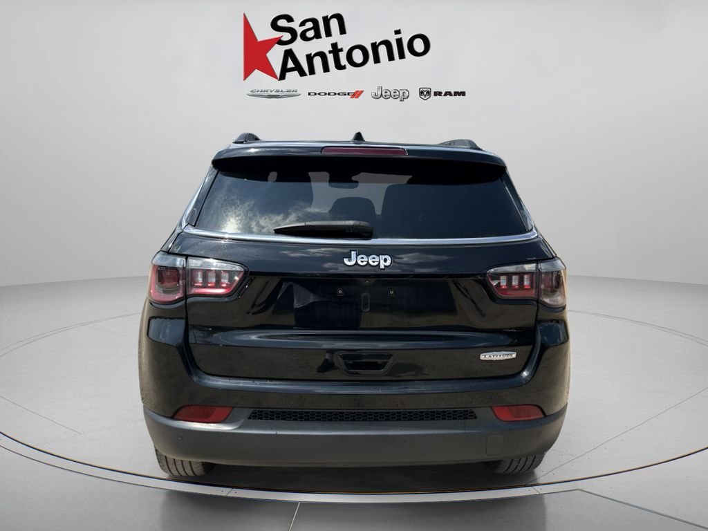 Used 2022 Black Jeep Latitude image 13