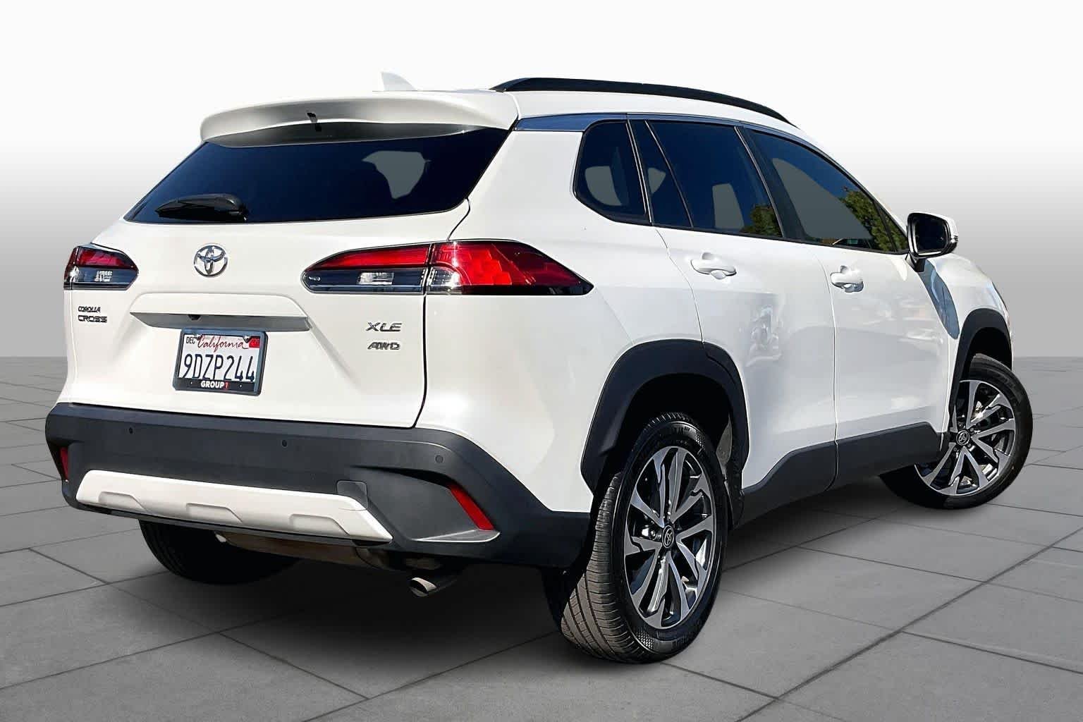 Used 2022 Wind Chill Pearl Toyota XLE image 12