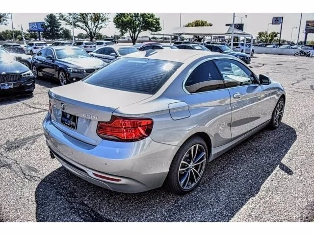 Used 2019 Glacier Silver BMW i xDrive All-wheel Drive image 4