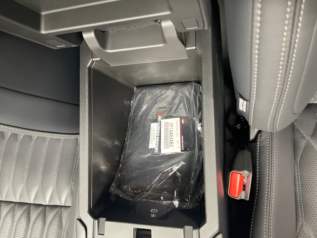 New 2026 Graphite Gray Mitsubishi SEL image 12