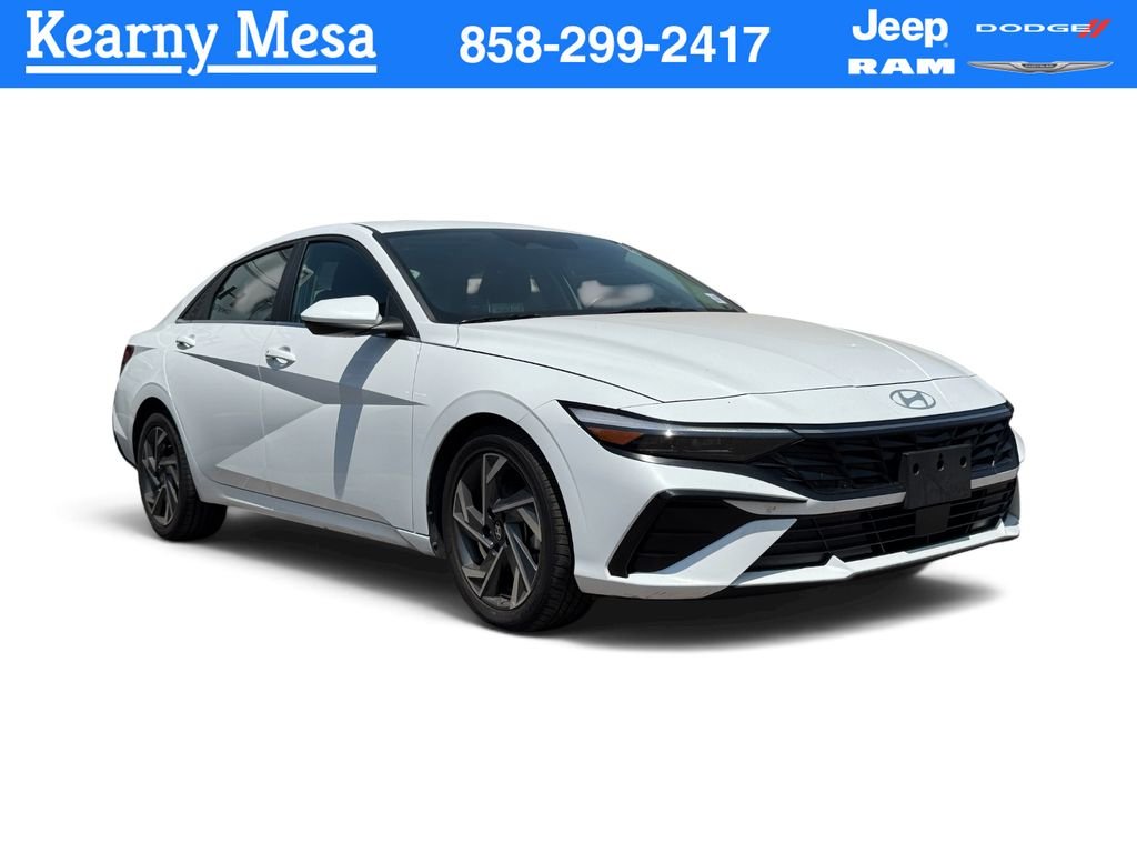 Used 2025 White Hyundai SEL Convenience image 1