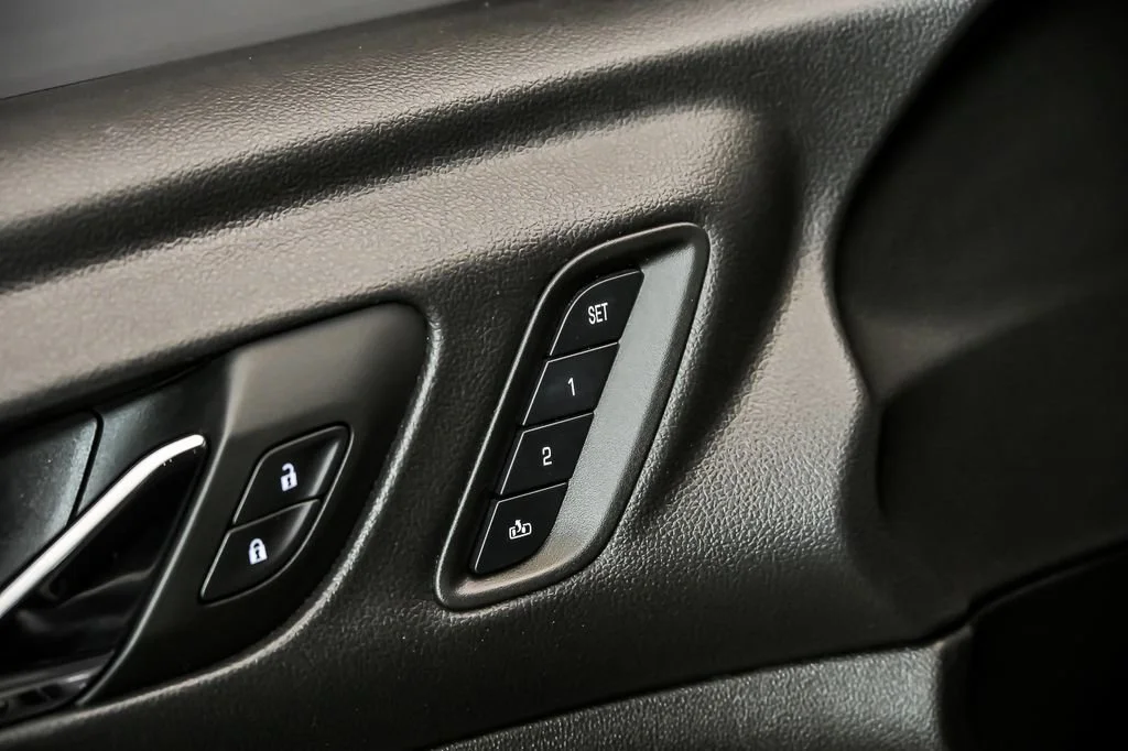 Used 2022 Ebony Twilight Metallic GMC Denali image 11