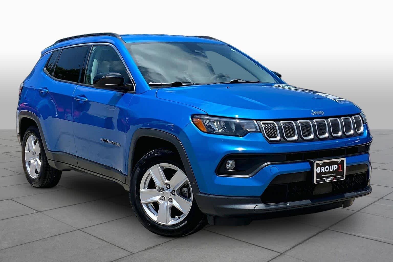 Used 2022 Laser Blue Pearlcoat Jeep Latitude image 3