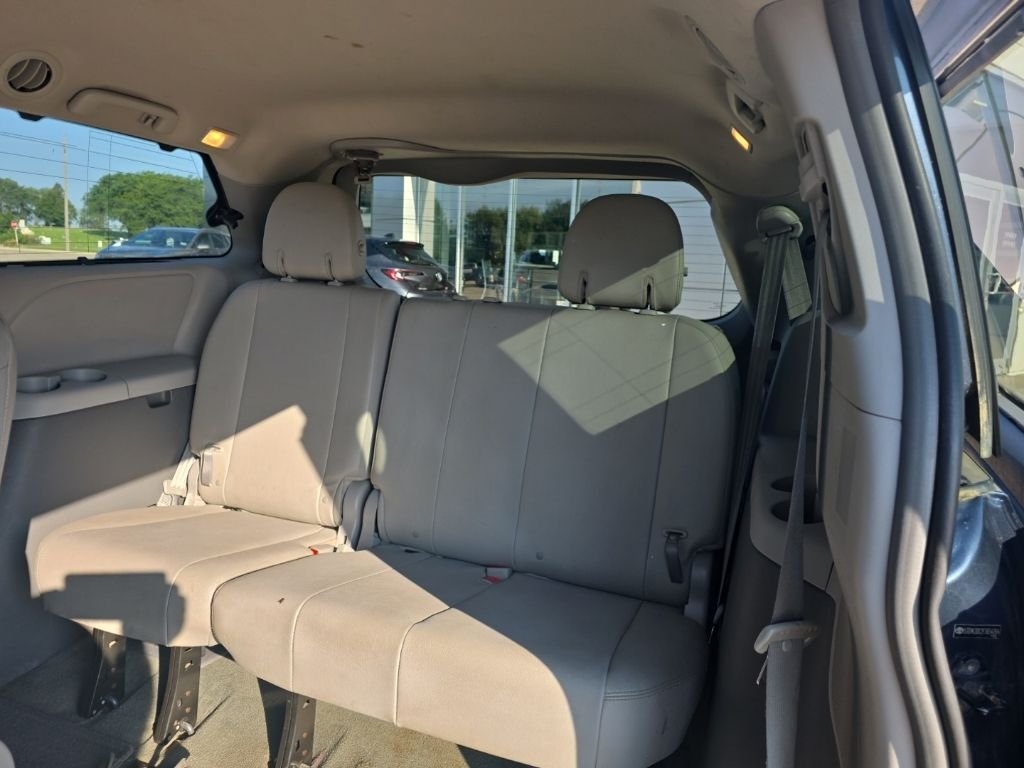 Used 2015 Blue Toyota XLE image 19