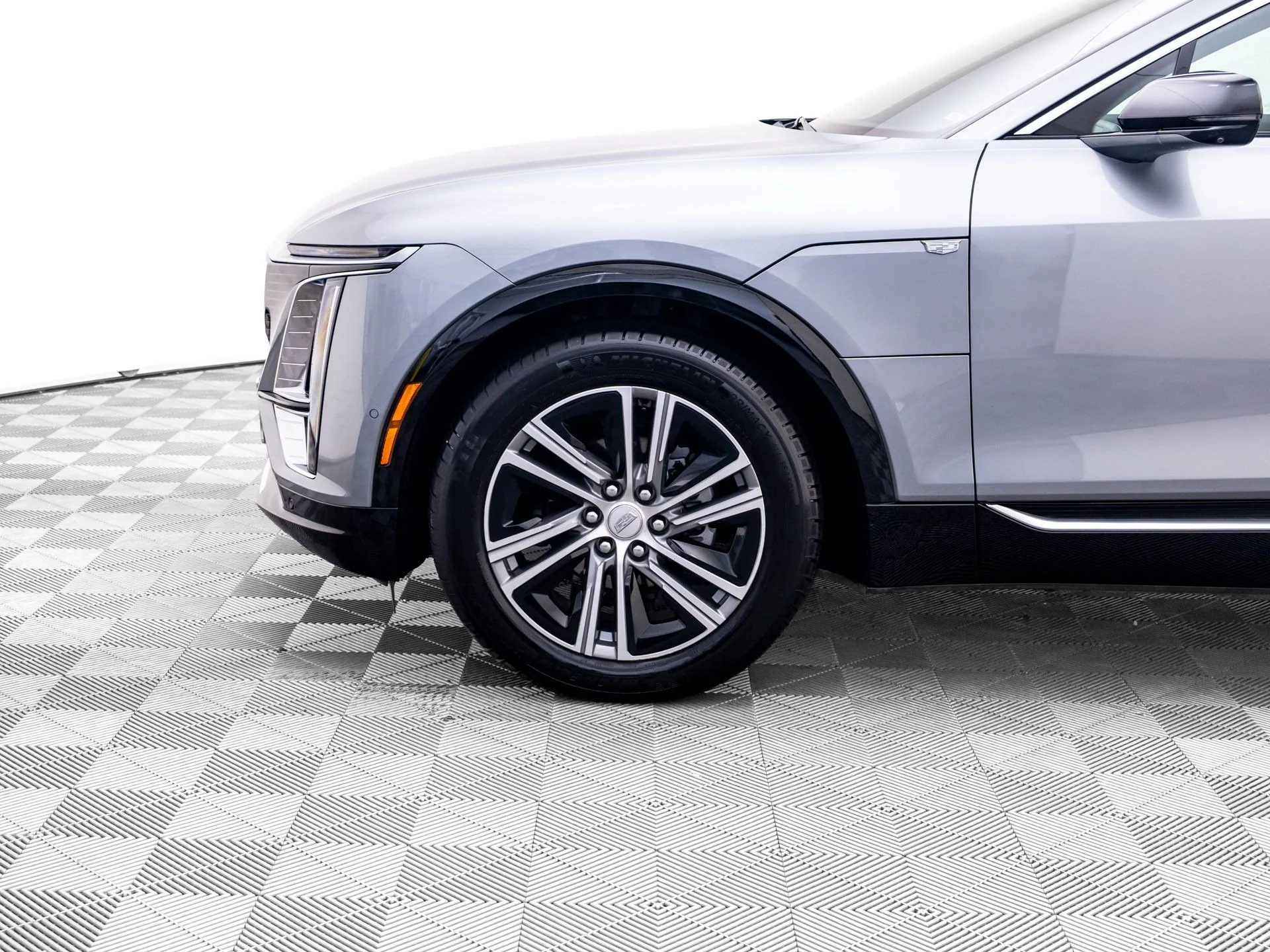 Used 2024 Silver Cadillac Luxury image 38