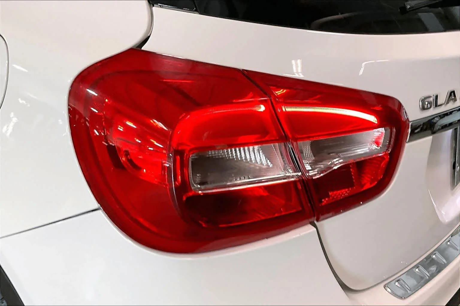 Used 2019 Polar White Mercedes-Benz GLA 250 image 28