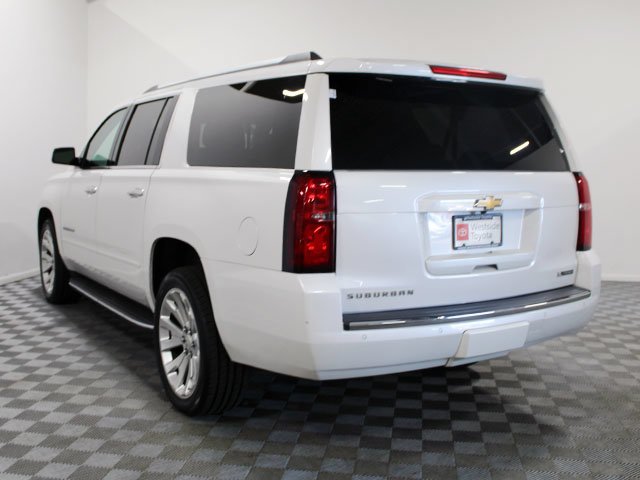 Used 2017 Iridescent Pearl Tricoat Chevrolet Premier image 4