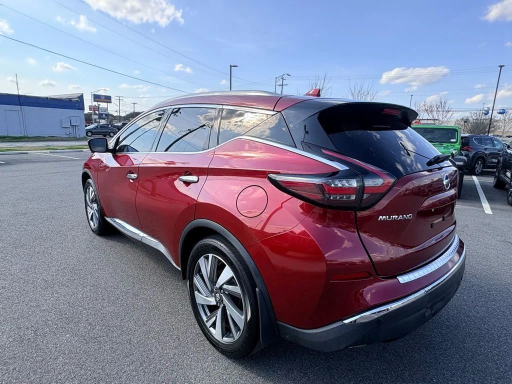 Used 2020 Red Nissan SL image 9