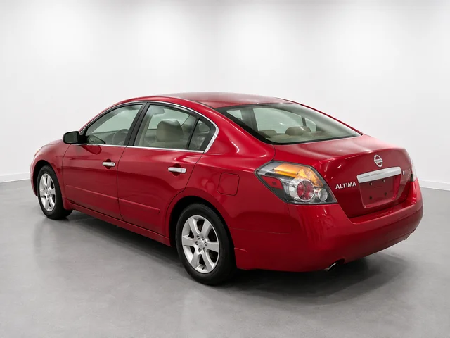 Used 2009 Red Nissan 2.5 S image 2