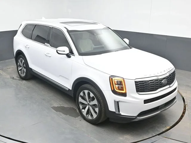Used 2021 White Kia EX image 34