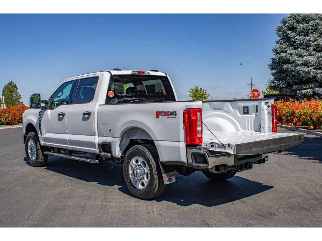 New 2026 OXFORD WHITE Ford XLT image 9