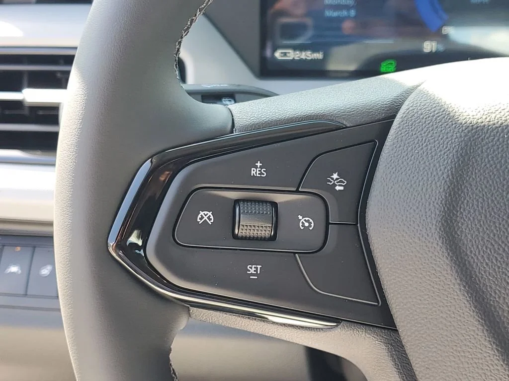 Used 2027 Summit White Chevrolet RS image 25