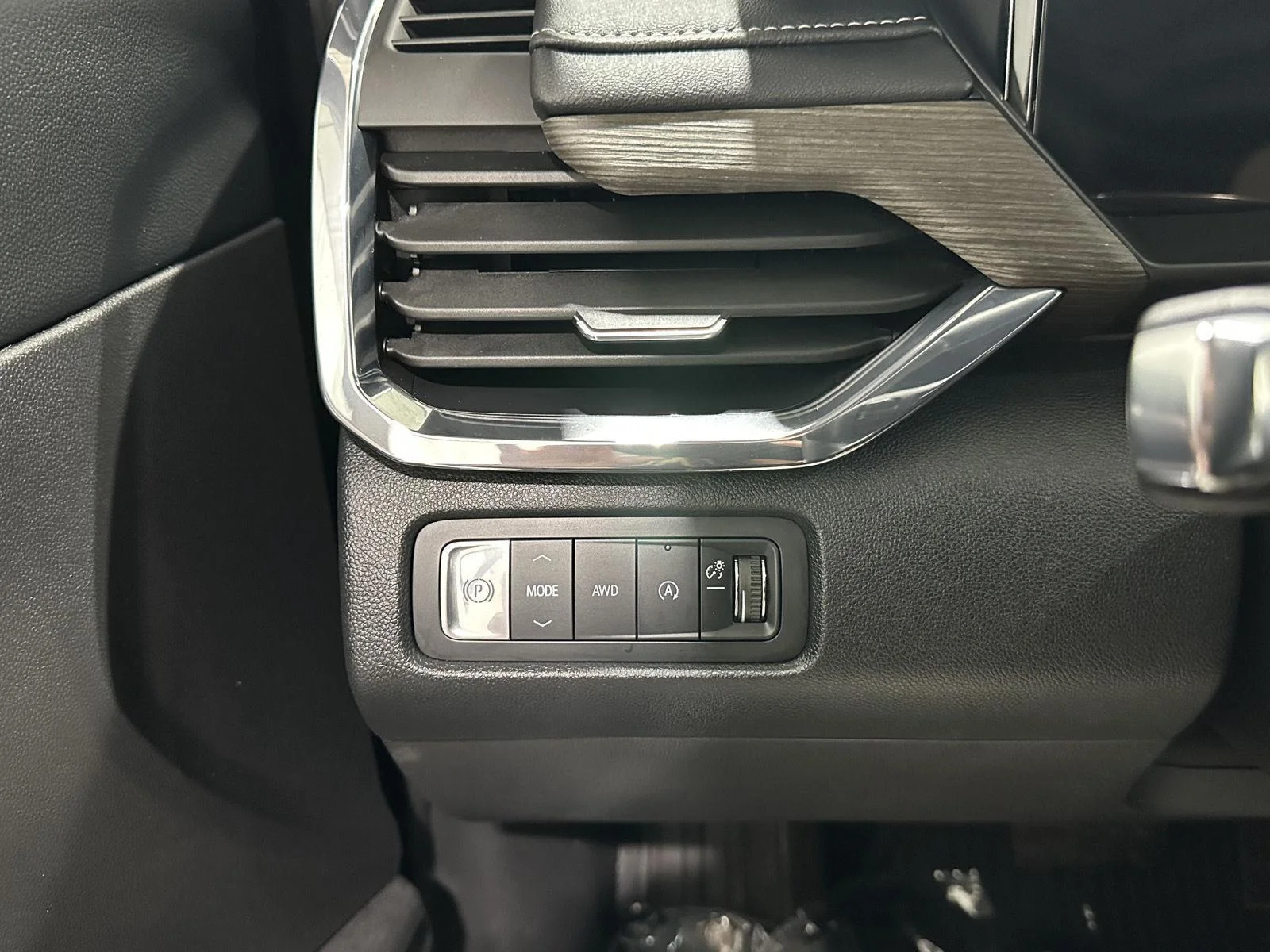 Used 2025 Ebony Twilight Metallic GMC Denali image 17