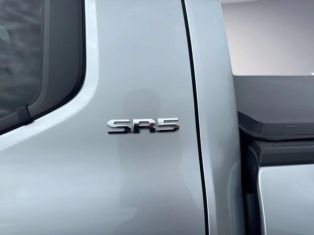 Used 2025  Toyota SR image 32