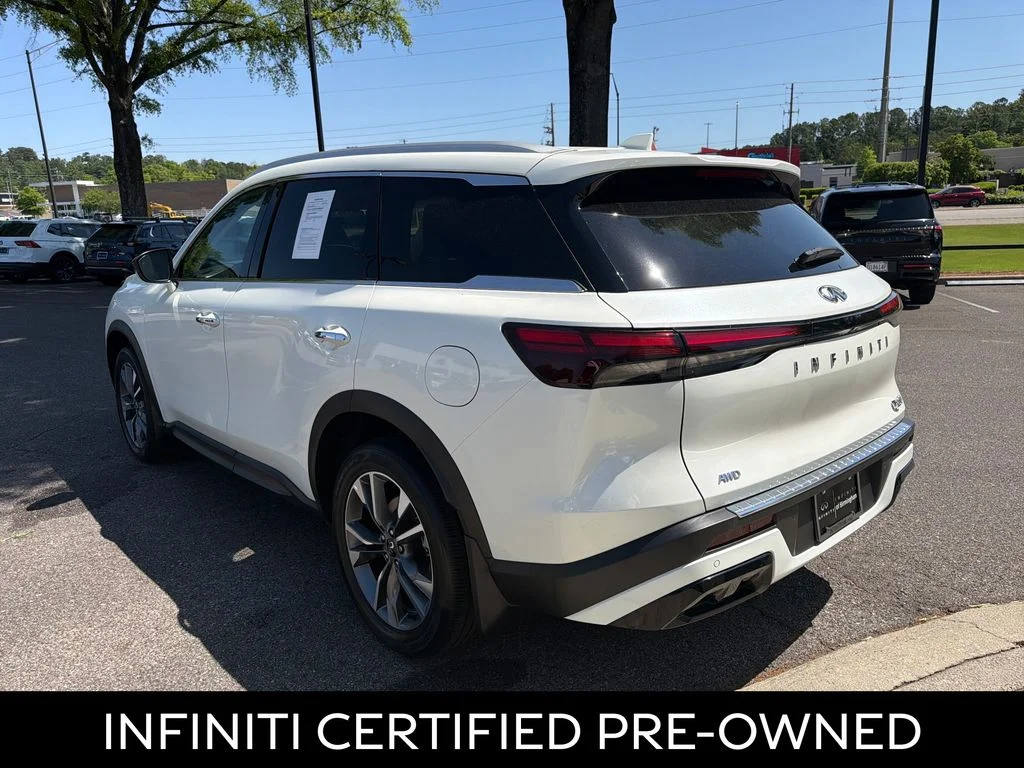 Certified Used 2023 Majestic White INFINITI LUXE image 9