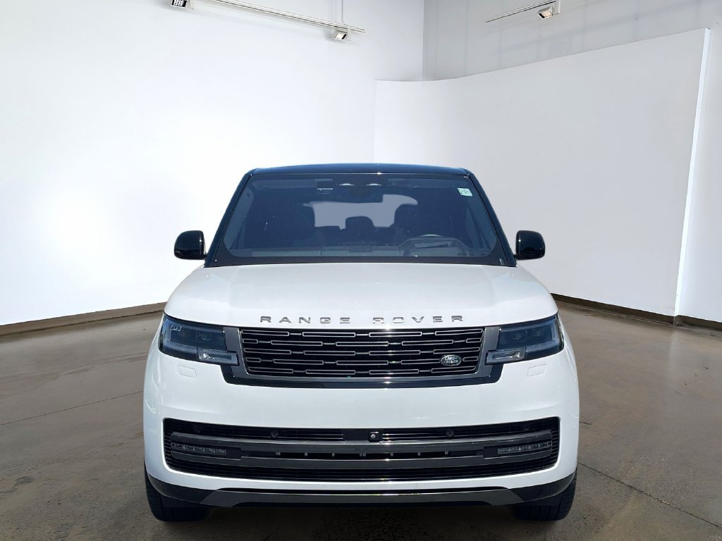 Used 2022 Fuji White Land Rover SE image 2