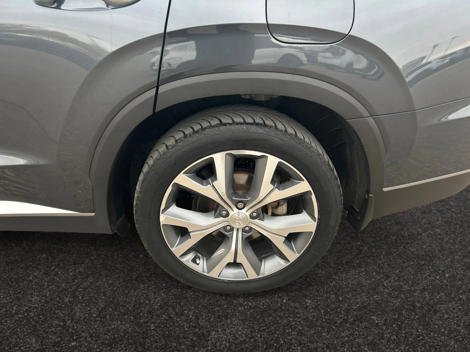 Used 2020 Gray Hyundai Luxury AWD image 9
