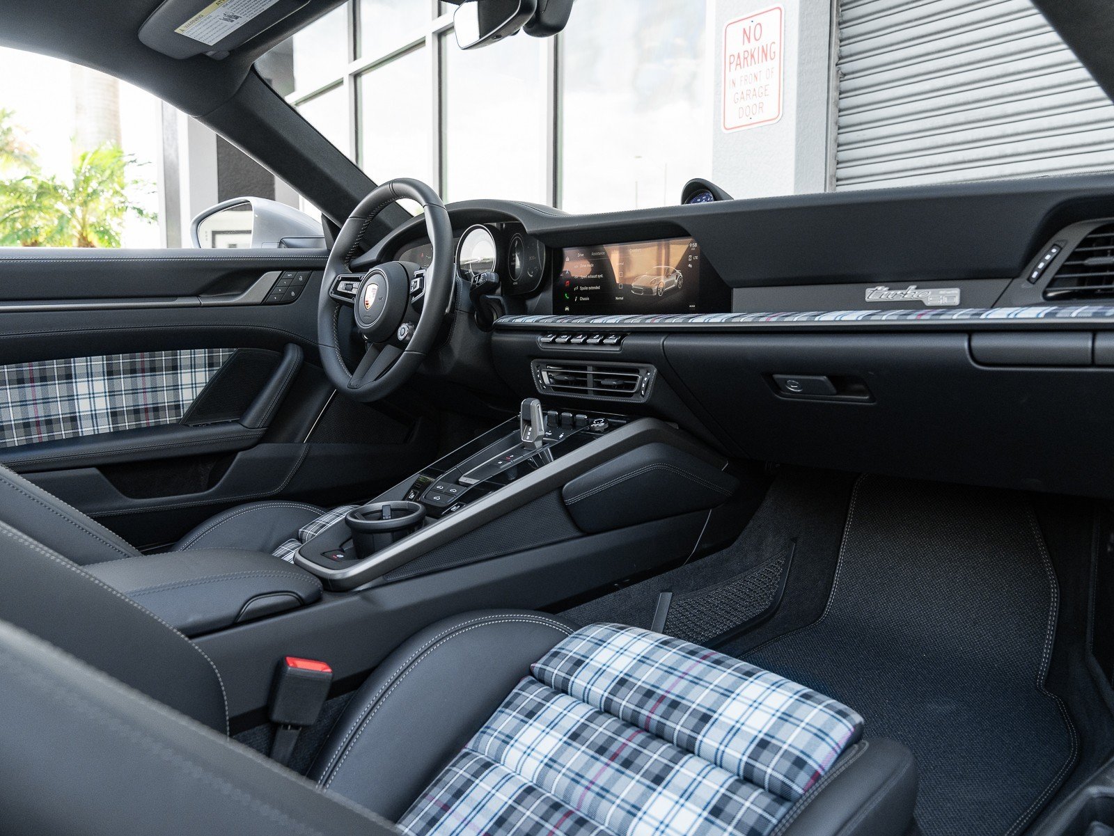 2025 Porsche 911 Turbo photo 2