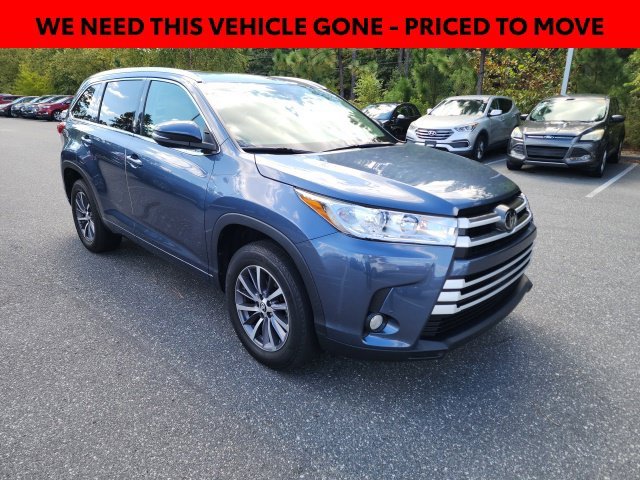 Used 2017 Blue Toyota XLE image 1