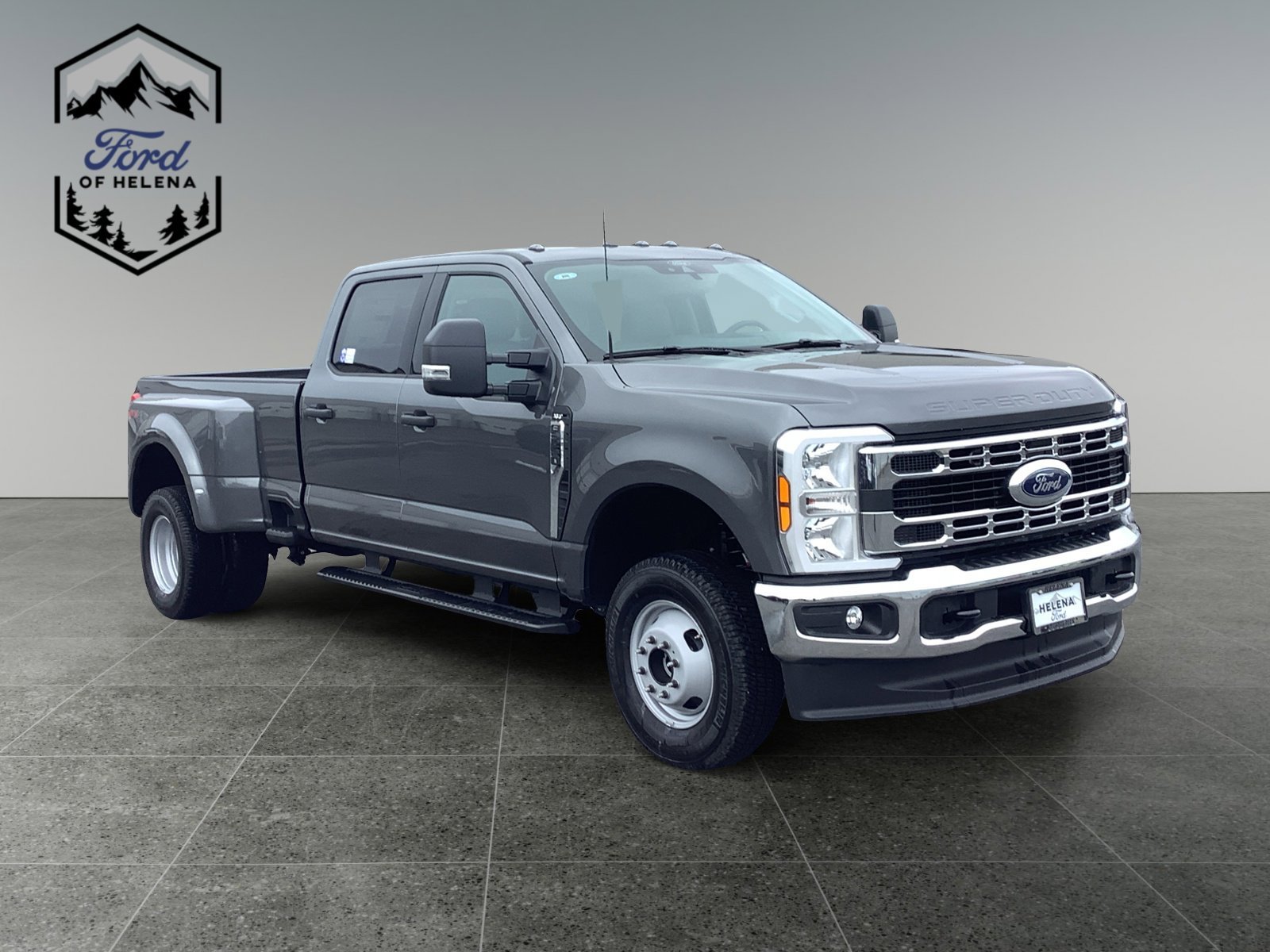 New 2026 Carbonized Gray Metallic Ford XLT image 7