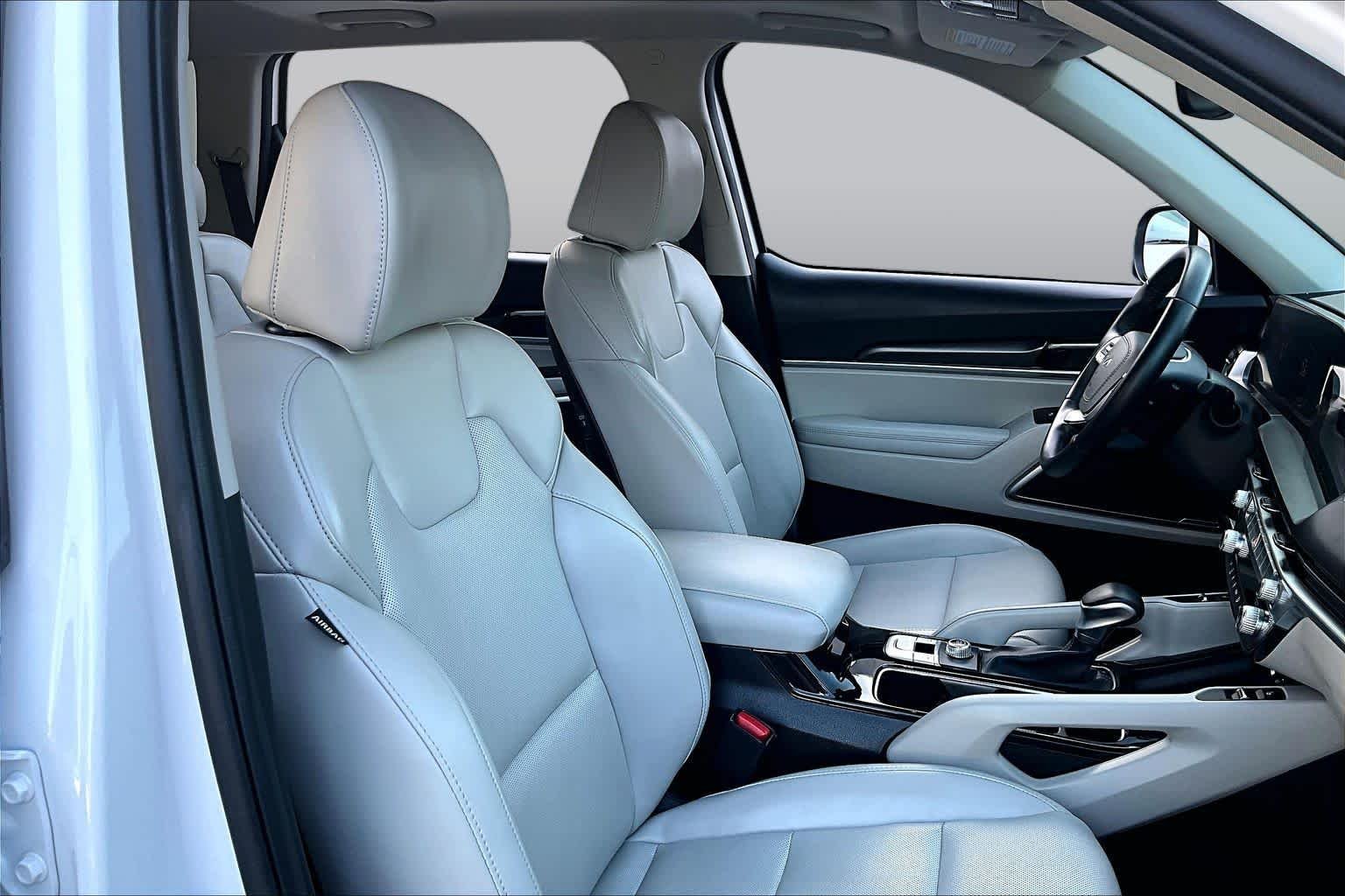 Certified Used 2025 Glacial White Pearl Kia S image 9