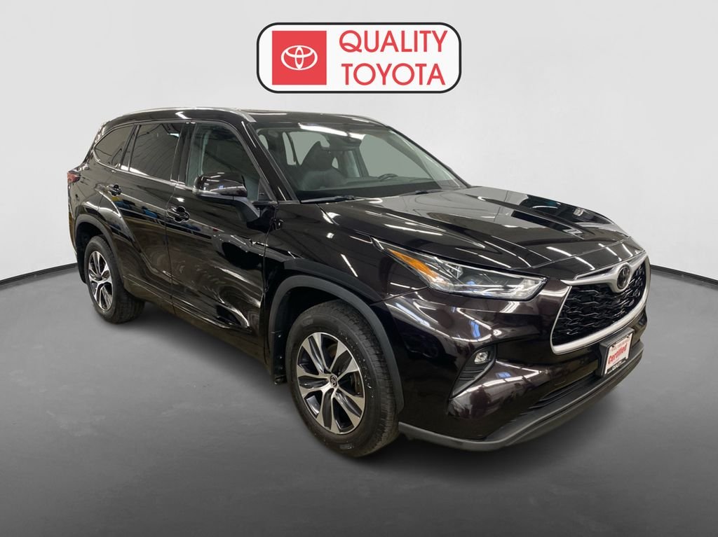 Used 2022 Toyota Highlander XLE with VIN 5TDGZRBH6NS209405 for sale in Fergus Falls, Minnesota
